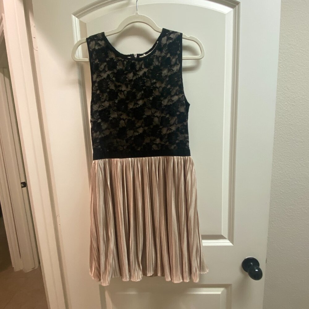 Ladies Black/Gold Dress